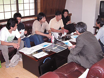 講師陣と地元スタッフの事前打ち合わせ